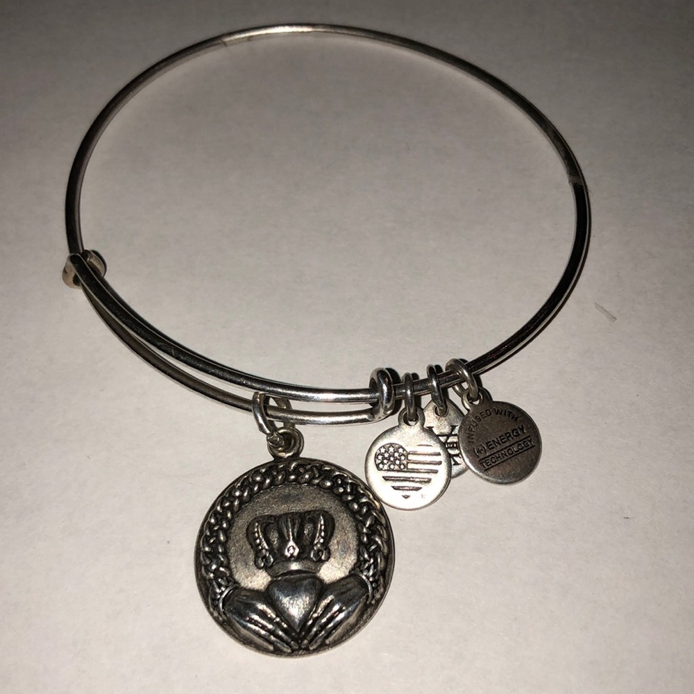 Claddagh bracelet